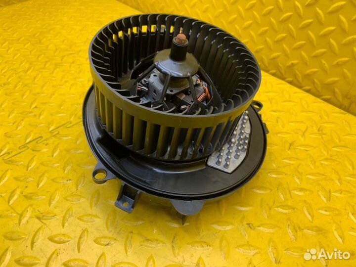 Моторчик печки Volkswagen Tiguan allspace олспэйс