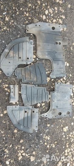 Защита двигателя(пыльник)пластик оригинал лансер 9