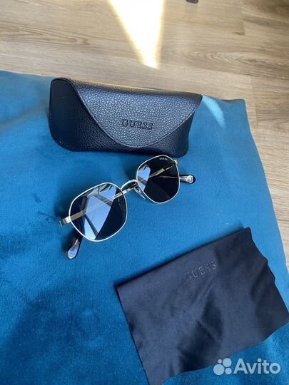 Солнцезащитные очки guess