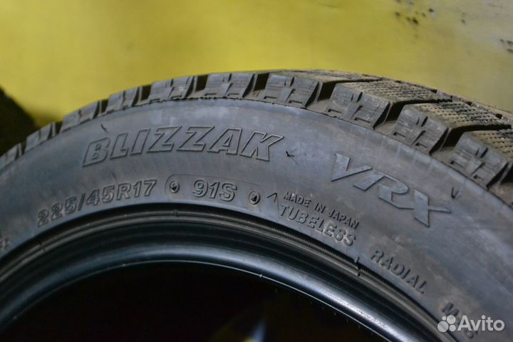 Bridgestone Blizzak VRX 225/45 R17