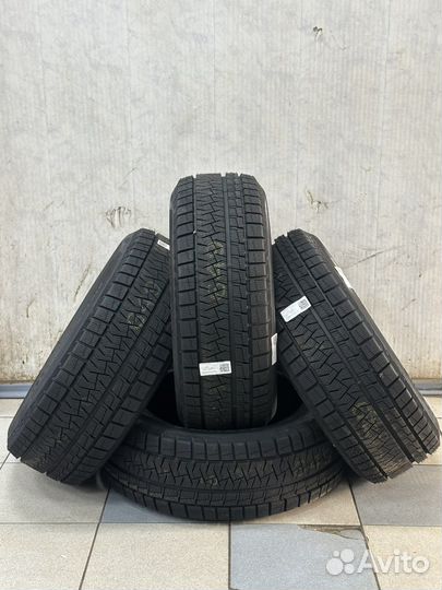 Pirelli Formula Ice FR 215/55 R17 98T