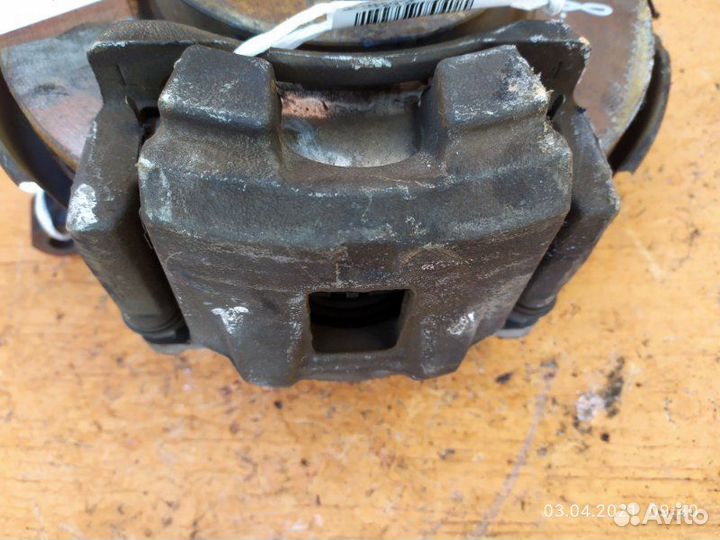 Суппорт передний левый Toyota Porte NNP10 1NZ-FE