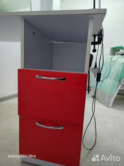 Стол для мастера маникюра