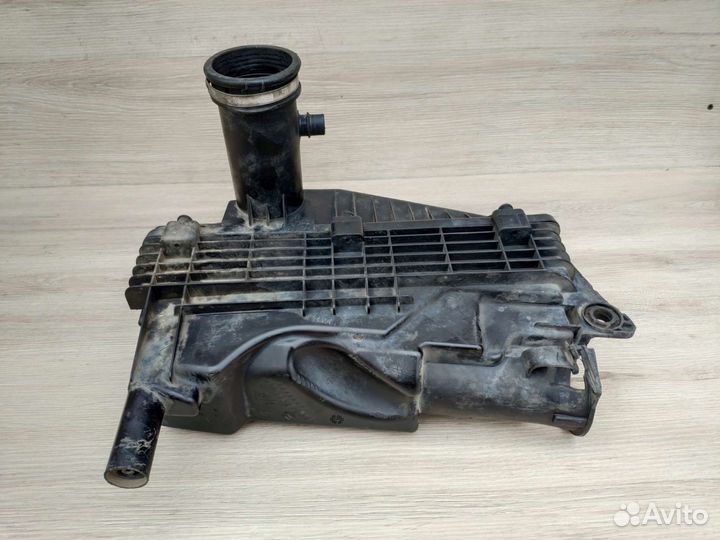 Корпус воздушного фильтра Peugeot 206
