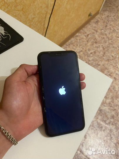 Телефон iPhone XR