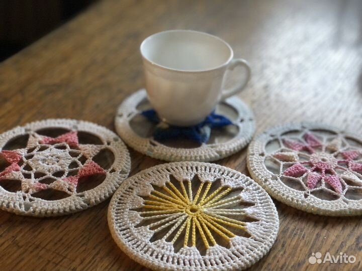 Набор вязанных подставок для сервировки