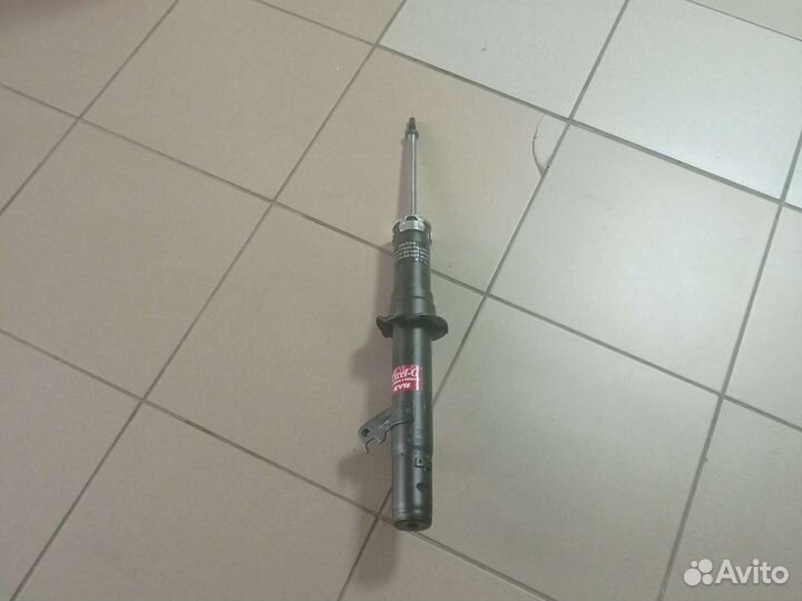 Амортизатор передний правый mazda 6 GG