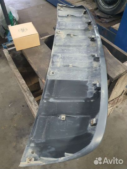 Губа (юбка) переднего бампера audi q7 4L