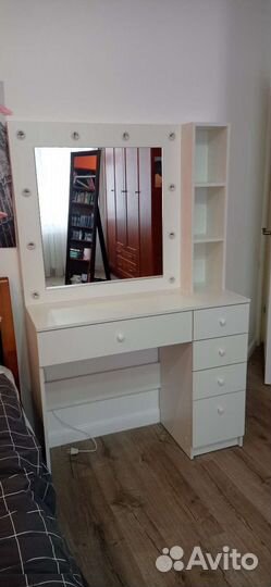 Гримерный столик/туалетный столик