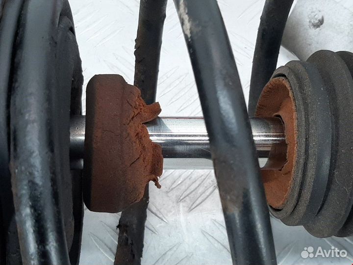 Стойка передняя левая Volvo S40 рест. 2001