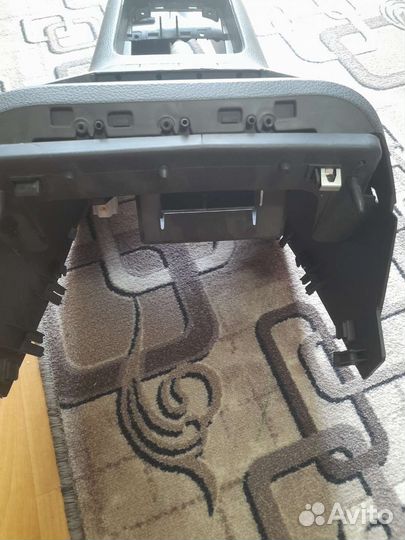 Консоль средняя Фольксваген гольф плюс