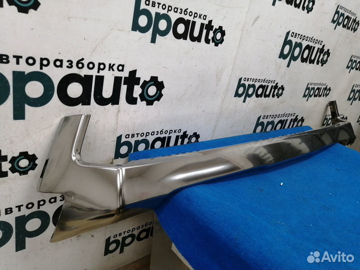 Хром решетки радиатора нижний 53122-60230 Lexus