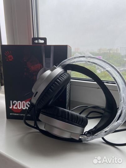 Наушники с микрофоном