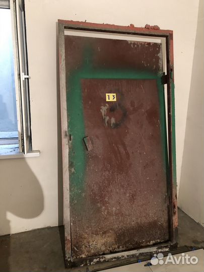 Дверь входная металлическая(железная )
