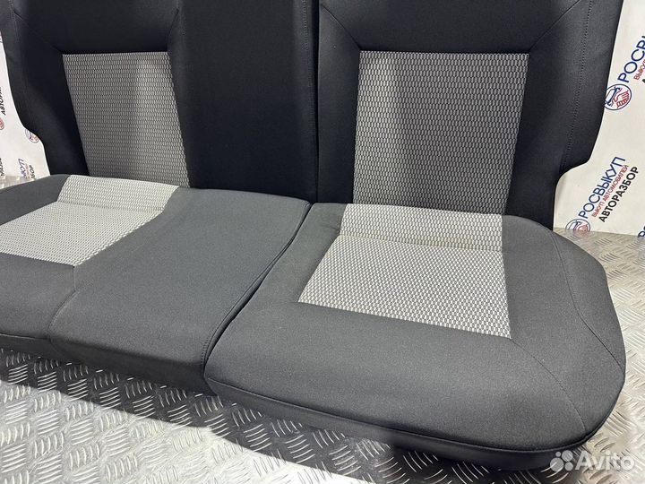 Задний диван Volkswagen Polo 5