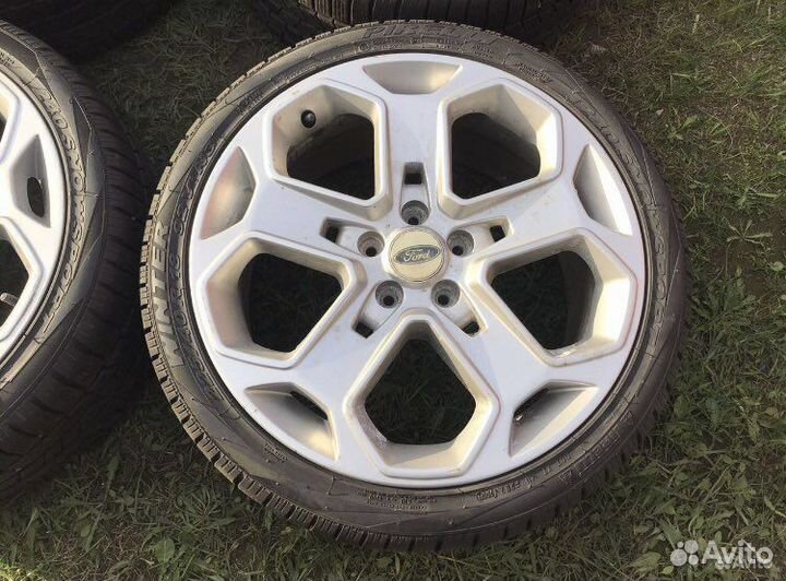 225/40R18 Pirelli /Ford (5x108/цо63.3)