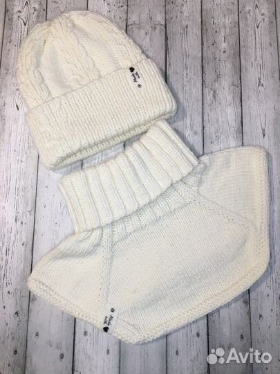 Комплект шапка и манишка женские