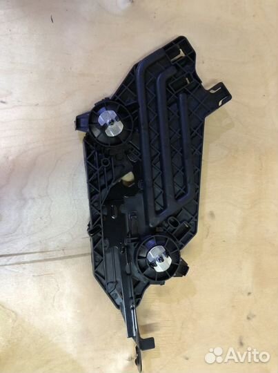 Крепление фары octavia