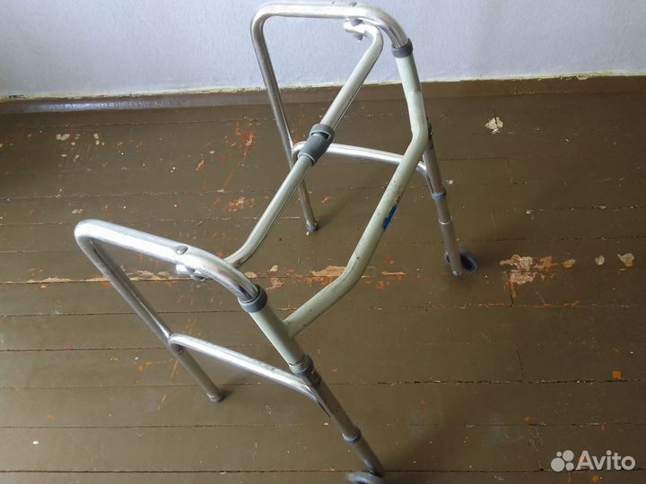 Ходунки для взрослых с колесами