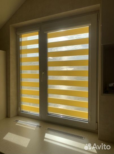 Рулонные шторы «День-ночь» желтый