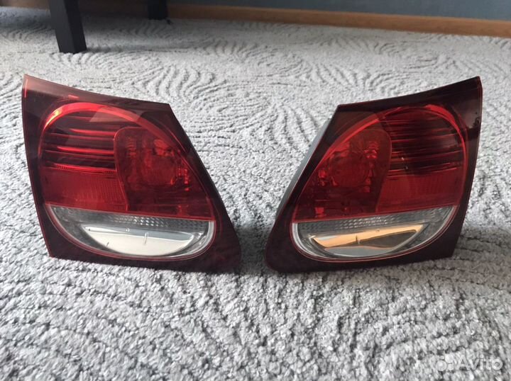 Фонари в заднюю крышку багажника Lexus GS