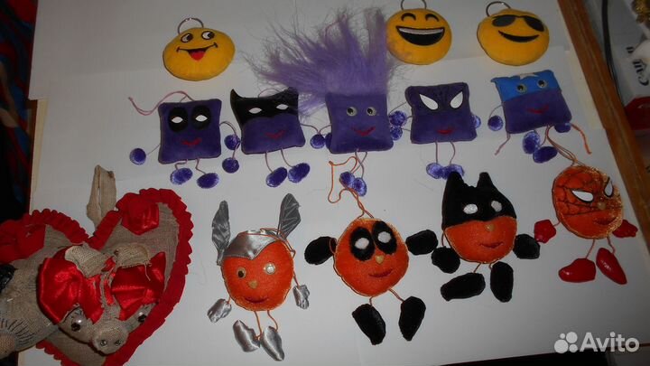 Брелок (брелоки, брелки) (для ключей и др.)