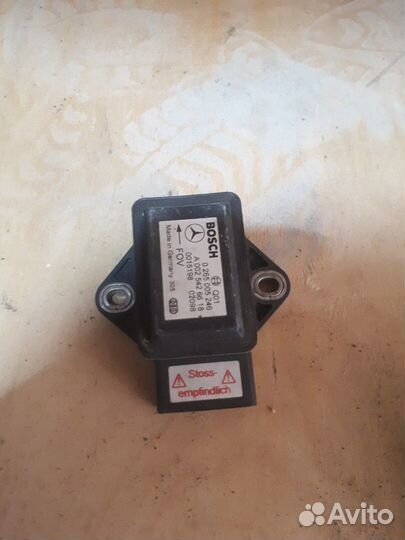 Датчик ускорения ESP А 002 542 66 18 мерседес 211