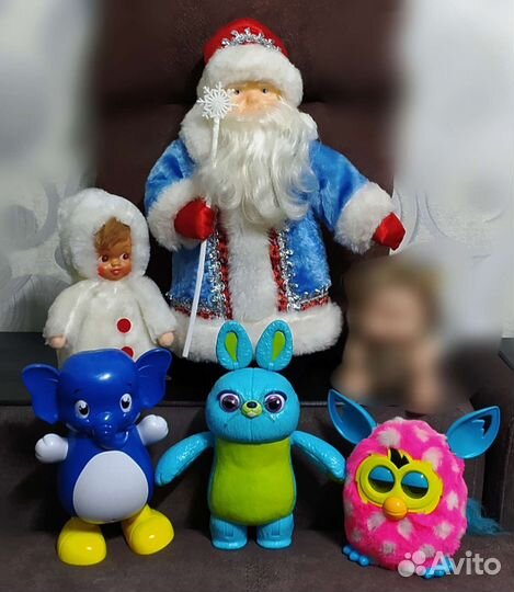 Заяц,коты,Ферби,слоник,Дед Мороз,Снегурочка