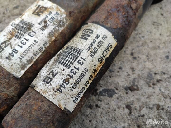 Амортизаторы задние на Opel Signum