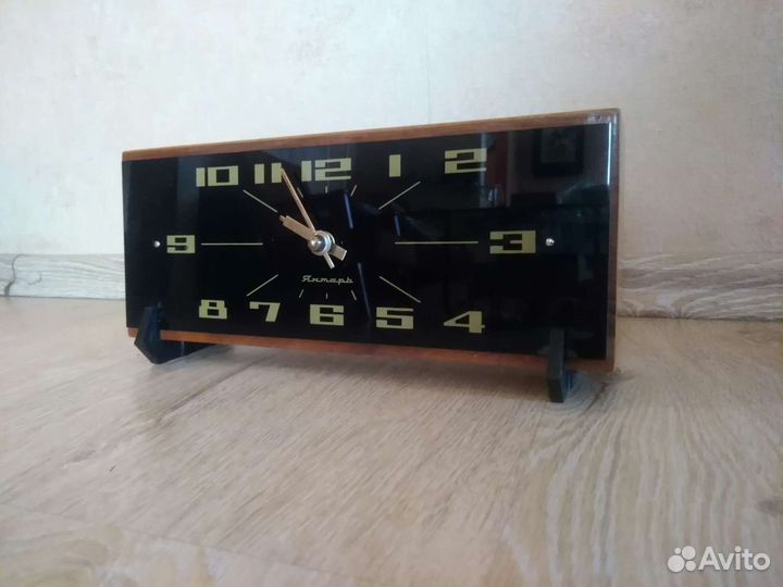 Часы Янтарь