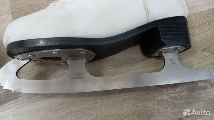 Коньки хоккейные