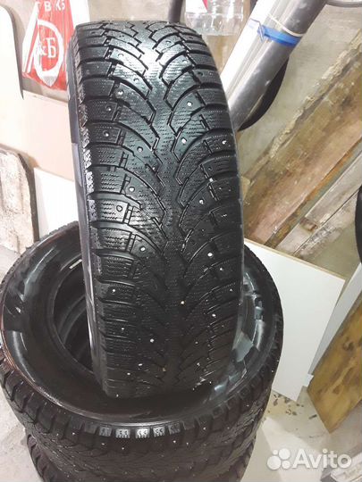 Formula Ice 215/65 R16 102