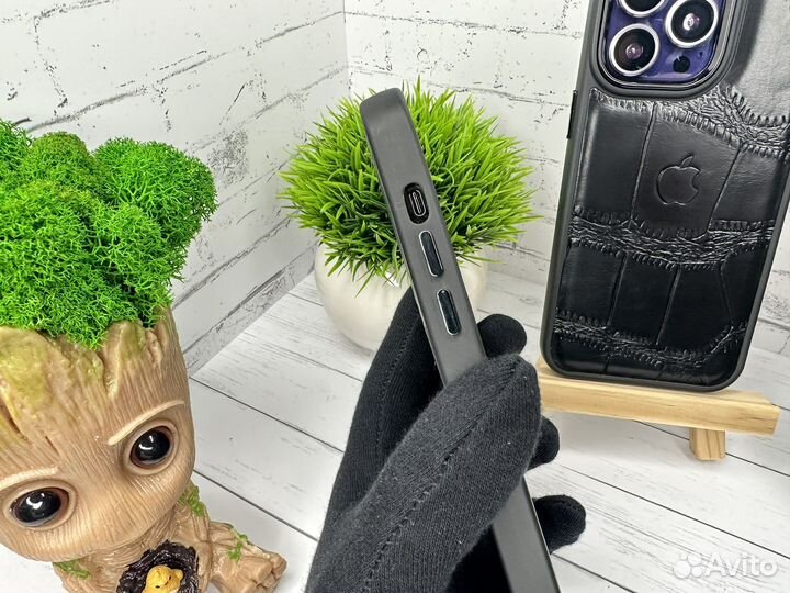 Чехол на iPhone 14 pro max кожаный с яблоком