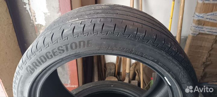 Bridgestone 613V 235/45 R18