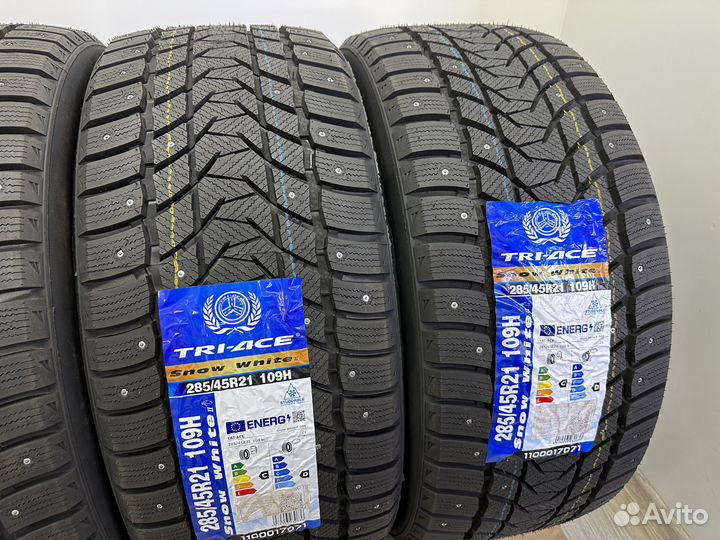 Tri Ace Snow White II Stud 285/45 R21 109H