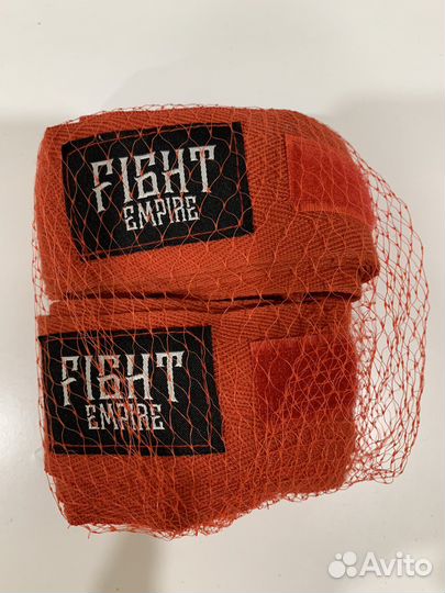 Боксерские перчатки и бинты