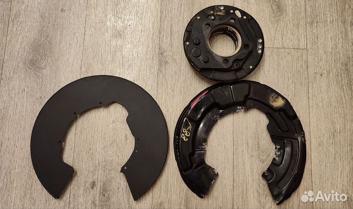 Кожух тормозного диска Toyota Highlander 2