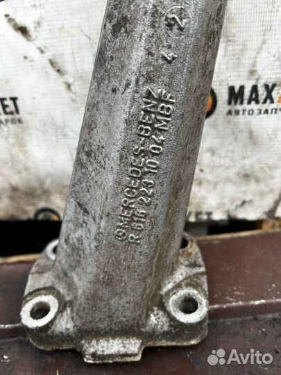 Кронштейн двигателя Mercedes-Benz 207D 2.4 2.4 лев