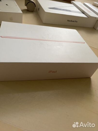 Коробка от iPad 7 поколение