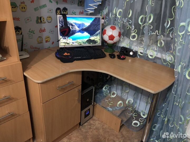 Комьютерный стол