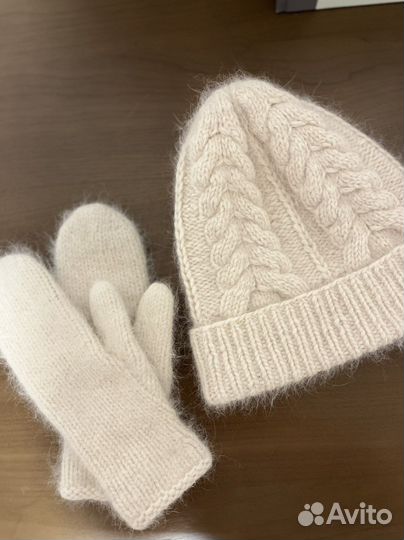 Вязаный комплект Шапка варежки