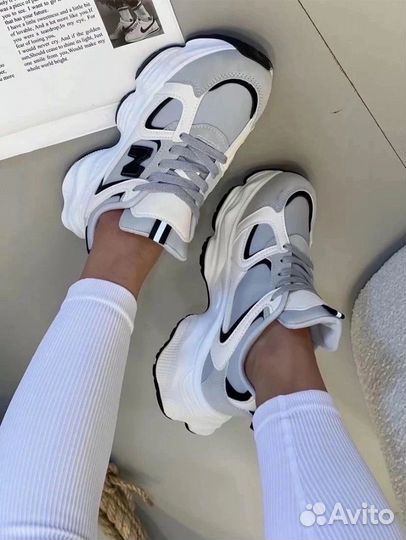 Кроссовки женские 39 размер