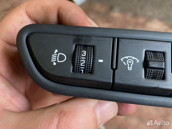 Киа Рио 4 блок кнопок антизаноса коректора фар