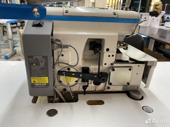 Швейная машина оверлок