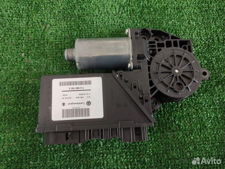 Мотор стеклоподъёмника передний правый volkswagen