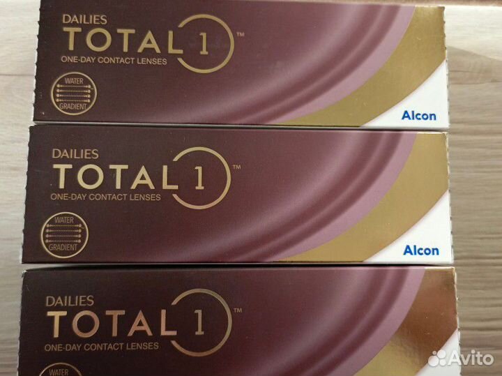 Линзы контактные однодневные Dailies Total -6.50