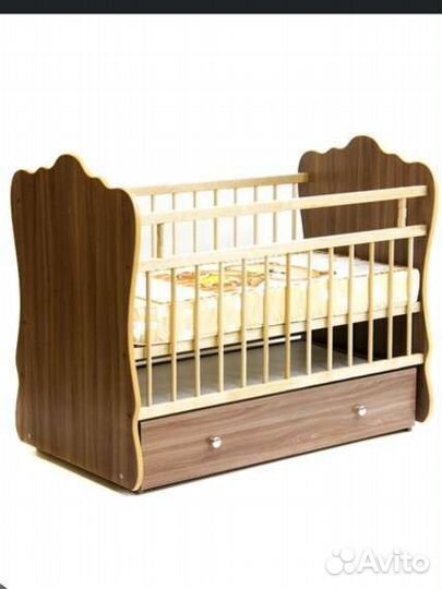 Детская кровать с маятником и ящиком