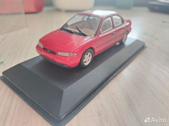 Ford Mondeo minichamps