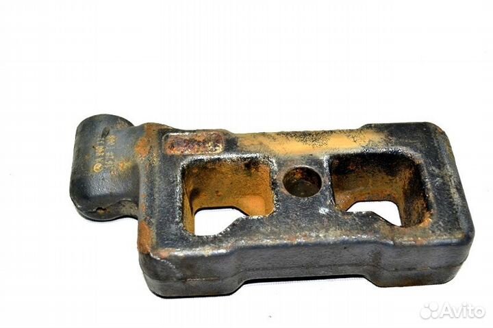 Кронштейн амортизатора переднего моста, нижний пра