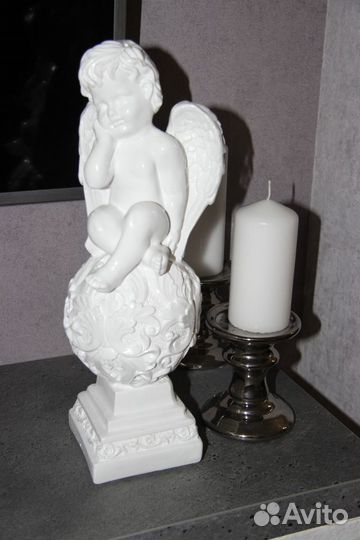 Статуэтка ангел на шаре